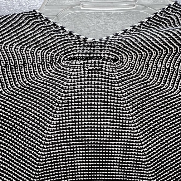 UNIQLO 3D dolman spring sweater - Picture 7 of 7